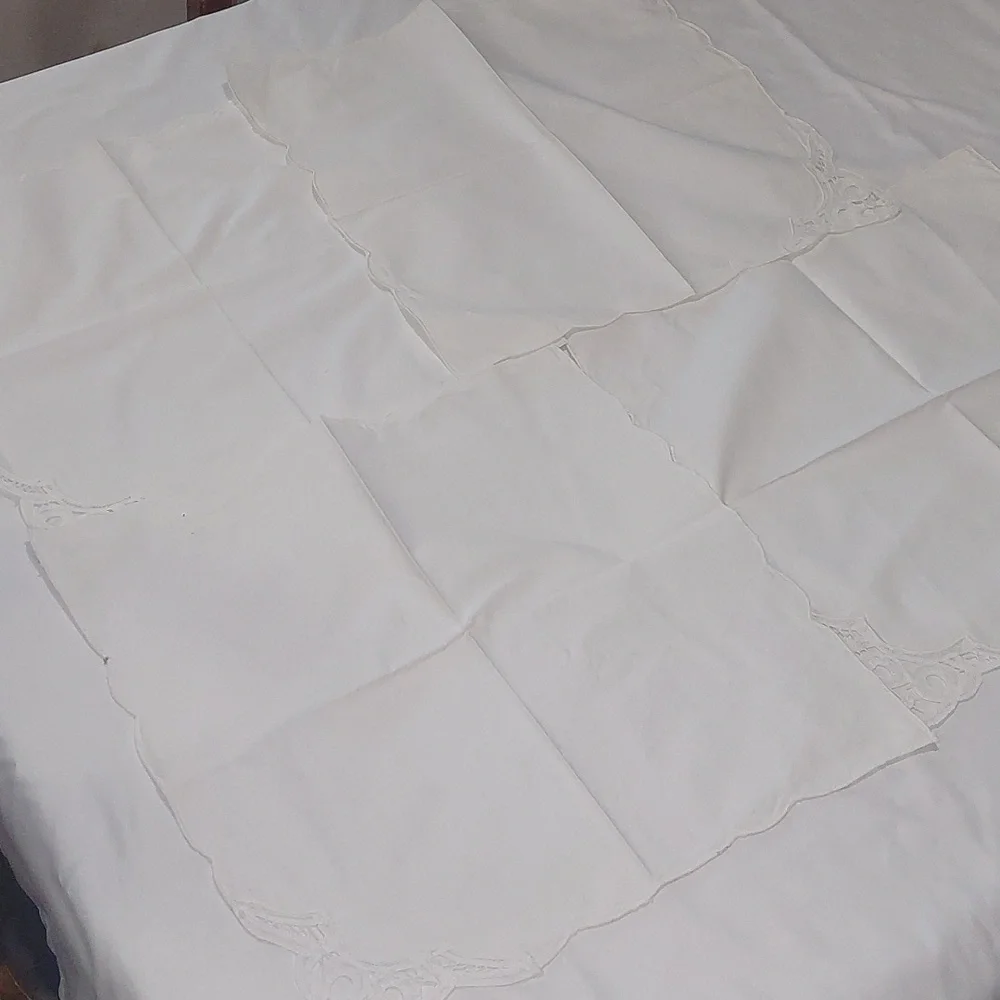 White Lace Table Napkins .Lot Of 4 .Good Condition